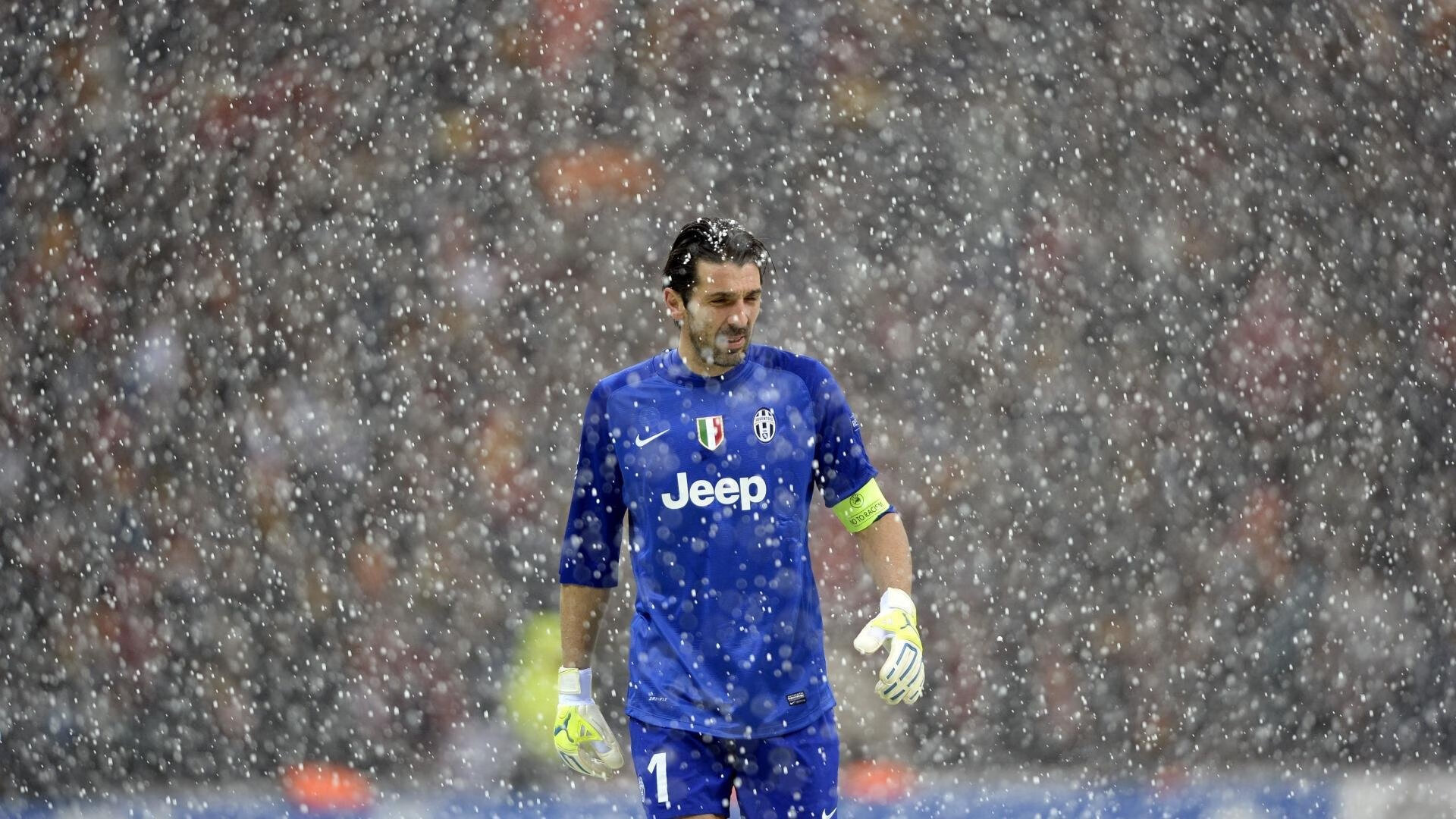 拜仁边路传中战术：套路升级，制造得分机会，拜仁传奇边后卫